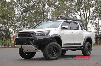 TOYOTA HILUX N80 4WD GRENADE OR MATTE BLACK